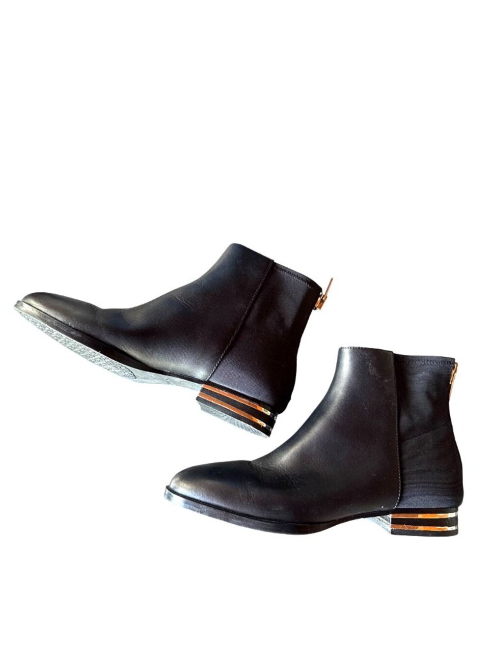 DKNY Black Leather Ankle Boots Size 7 Back Zipper Closure Low Heel Fall Fashion - Picture 10 of 12